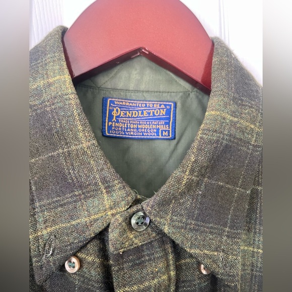 MEN'S PENDLETON SHORT-SLEEVE BOARD SHIRT | SIZE MEDIUM - Picture 4 of 7